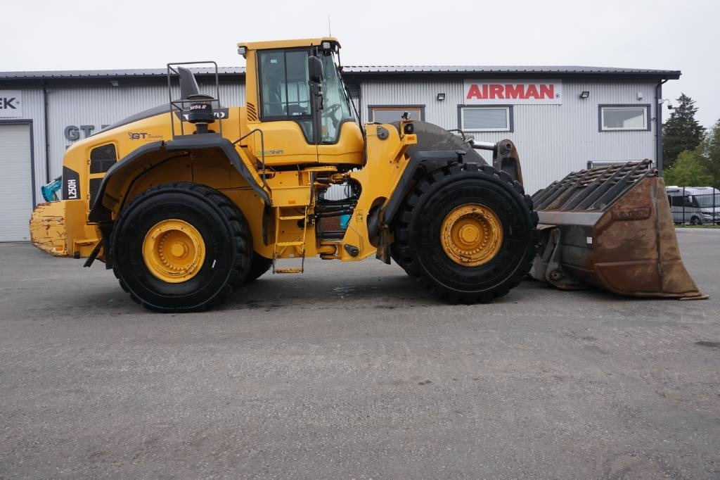 Volvo L250H *Uthyres* - Колесен товарач: снимка 5 Volvo L250H *Uthyres* - Колесен товарач: снимка 5