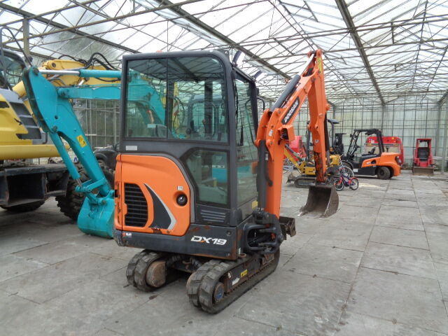 Doosan DX19 - Мини багер: снимка 4 Doosan DX19 - Мини багер: снимка 4