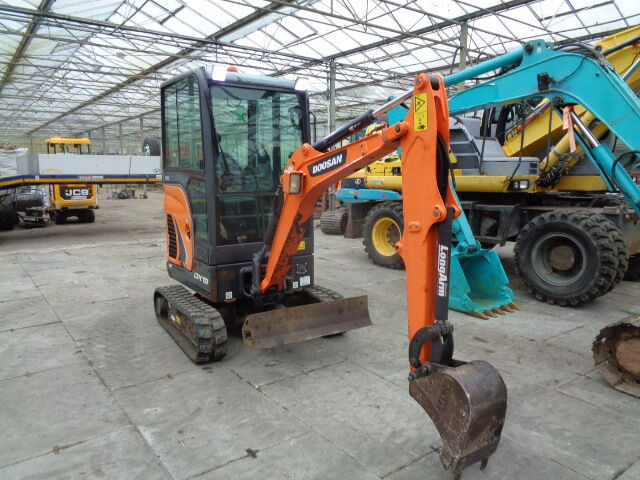 Doosan DX19 - Мини багер: снимка 3 Doosan DX19 - Мини багер: снимка 3