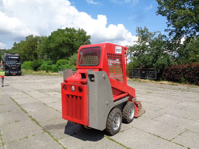 Gehl 1640 - Мини челен товарач: снимка 4 Gehl 1640 - Мини челен товарач: снимка 4