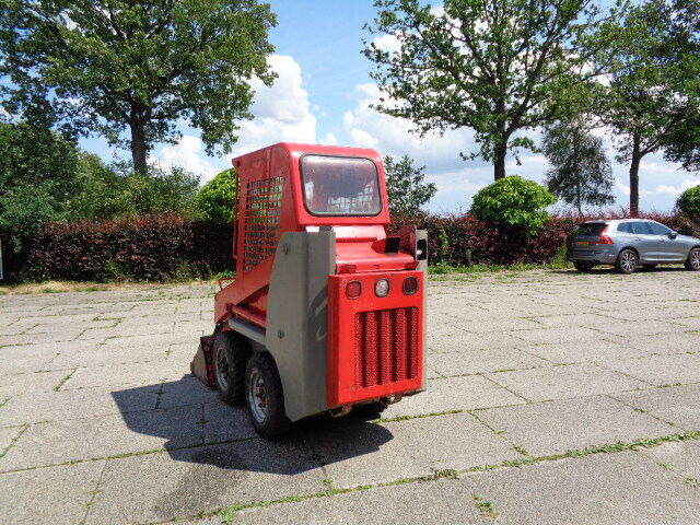 Gehl 1640 - Мини челен товарач: снимка 3 Gehl 1640 - Мини челен товарач: снимка 3