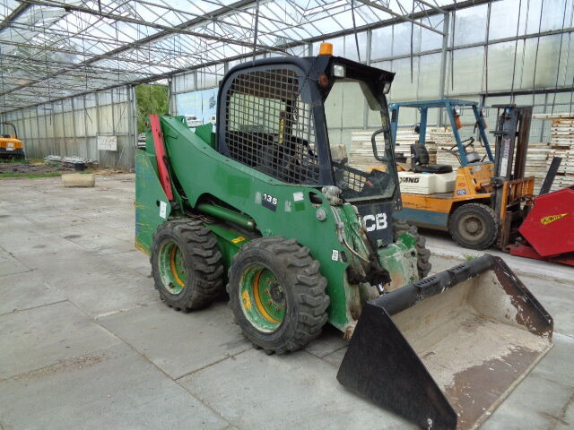 Мини челен товарач JCB 135 R: снимка 19