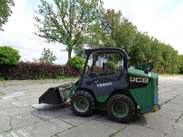 Мини челен товарач JCB 135 R: снимка 15
