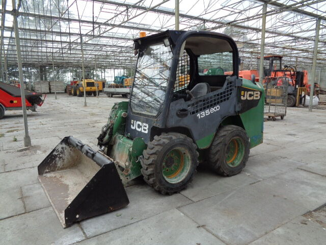 Мини челен товарач JCB 135 R: снимка 17