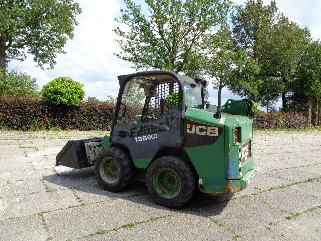 Мини челен товарач JCB 135 R: снимка 14