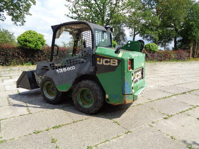 Мини челен товарач JCB 135 R: снимка 13