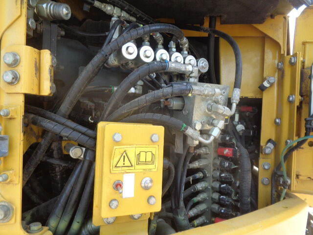 Верижен багер Komatsu PC228uslc-8: снимка 16