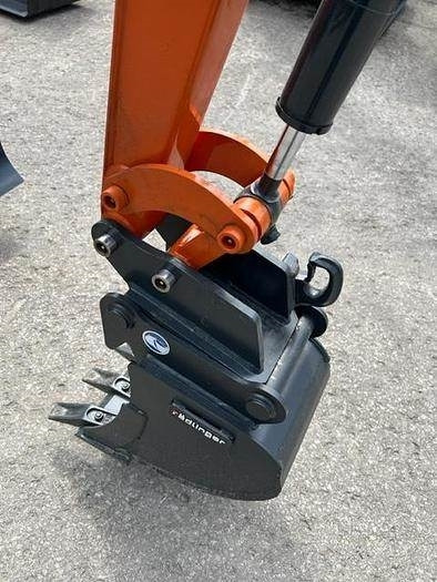 Hitachi ZX10U-6 - Мини багер: снимка 5 Hitachi ZX10U-6 - Мини багер: снимка 5