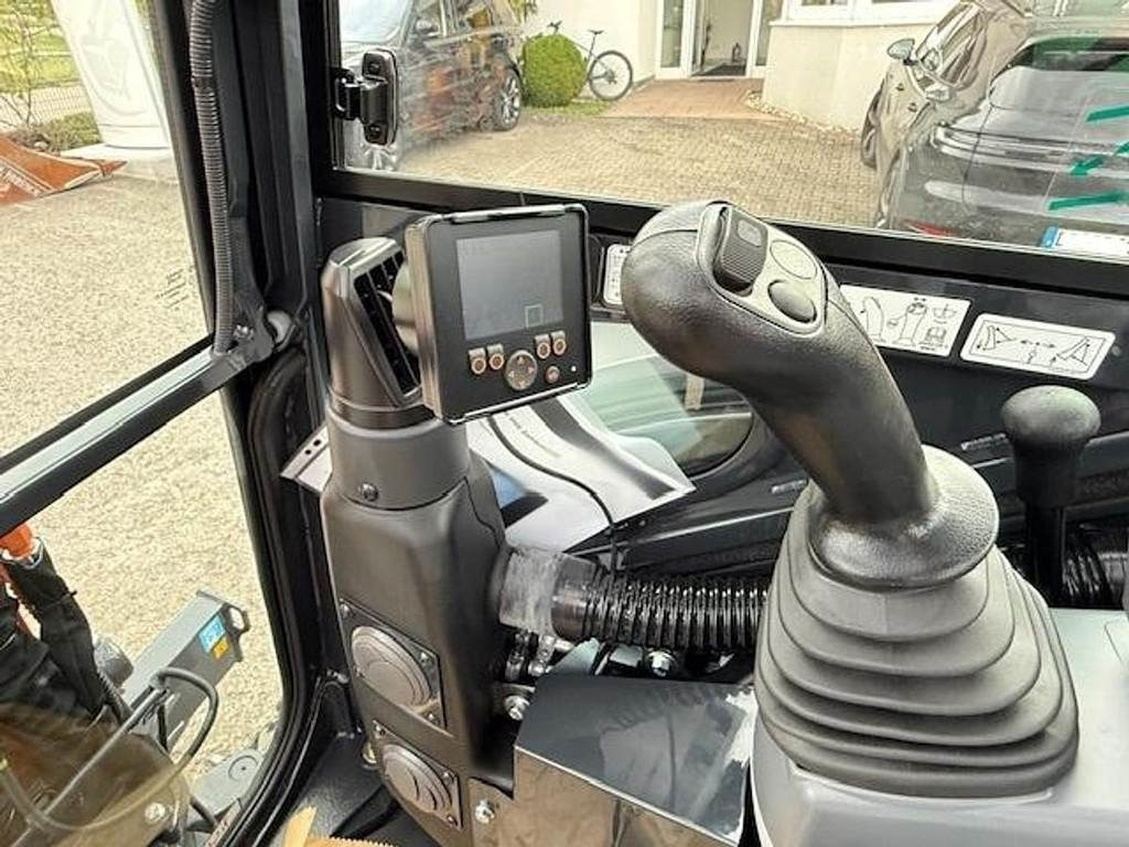 Hitachi ZX26 U-6 - Мини багер: снимка 5 Hitachi ZX26 U-6 - Мини багер: снимка 5