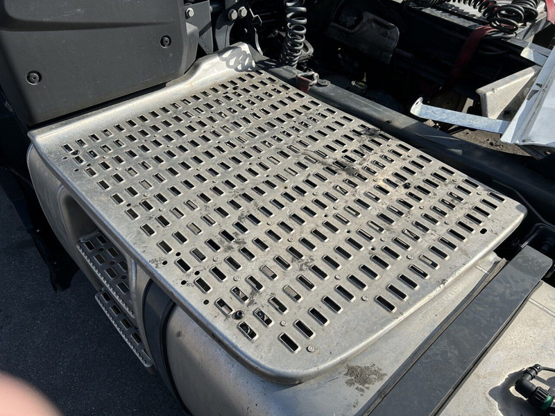 Резервоар за гориво за Камион DAF 765 liters 620x675x2112 with step, complete set: снимка 6