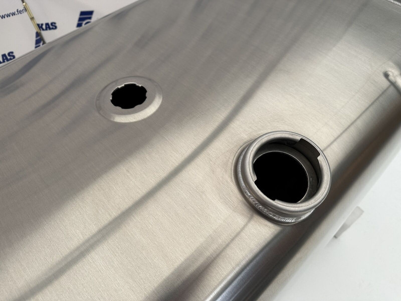 Iveco New aluminum fuel tank 400L - Резервоар за гориво за Камион: снимка 4 Iveco New aluminum fuel tank 400L - Резервоар за гориво за Камион: снимка 4