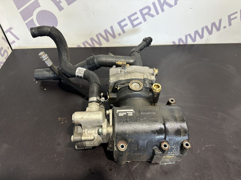 MAN air compressor with hydraulic steering pump - Помпа на хидроусилвателя за Камион: снимка 2 MAN air compressor with hydraulic steering pump - Помпа на хидроусилвателя за Камион: снимка 2