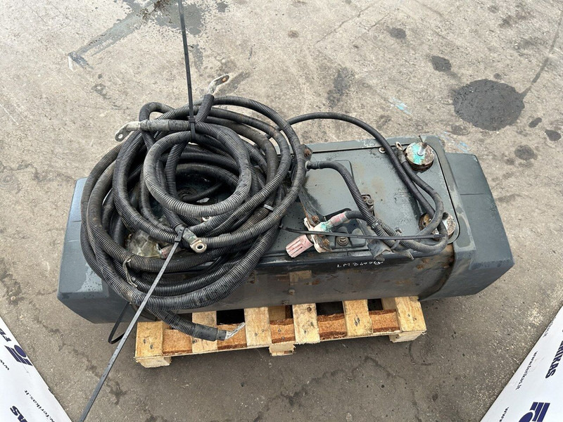 MAN rear mounting battery box - Акумулатор за Камион: снимка 4 MAN rear mounting battery box - Акумулатор за Камион: снимка 4