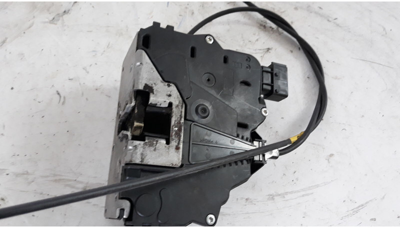 Mercedes-Benz left side door lock - Каросерия и екстериор за Камион: снимка 3 Mercedes-Benz left side door lock - Каросерия и екстериор за Камион: снимка 3