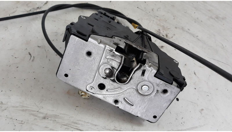 Mercedes-Benz left side door lock - Каросерия и екстериор за Камион: снимка 1 Mercedes-Benz left side door lock - Каросерия и екстериор за Камион: снимка 1