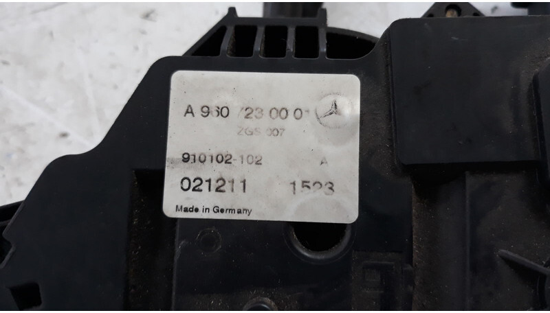 Mercedes-Benz left side door lock - Каросерия и екстериор за Камион: снимка 5 Mercedes-Benz left side door lock - Каросерия и екстериор за Камион: снимка 5