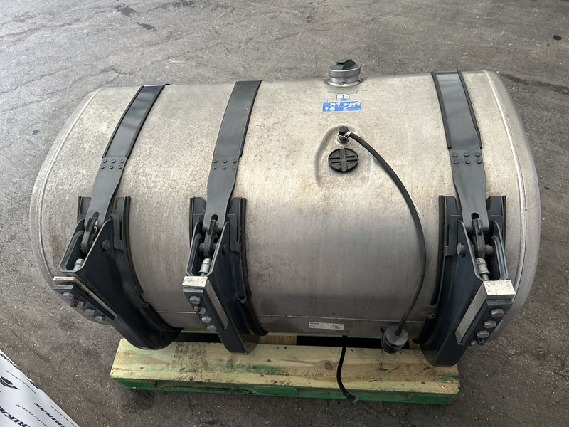 Scania Scania R 575L complete fuel tank 700x725x1340 - Резервоар за гориво за Камион: снимка 4 Scania Scania R 575L complete fuel tank 700x725x1340 - Резервоар за гориво за Камион: снимка 4