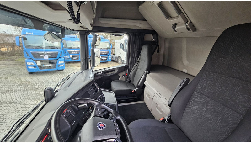 Влекач Scania R460: снимка 9