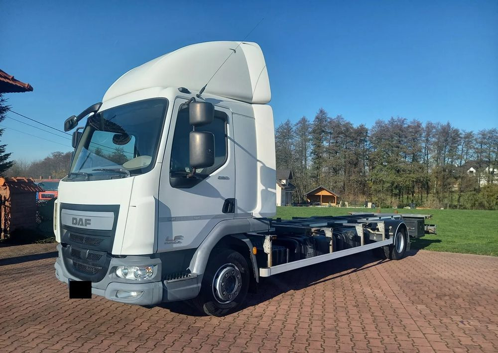 DAF 45 - Контейнеровоз/ Сменна каросерия камион: снимка 2 DAF 45 - Контейнеровоз/ Сменна каросерия камион: снимка 2