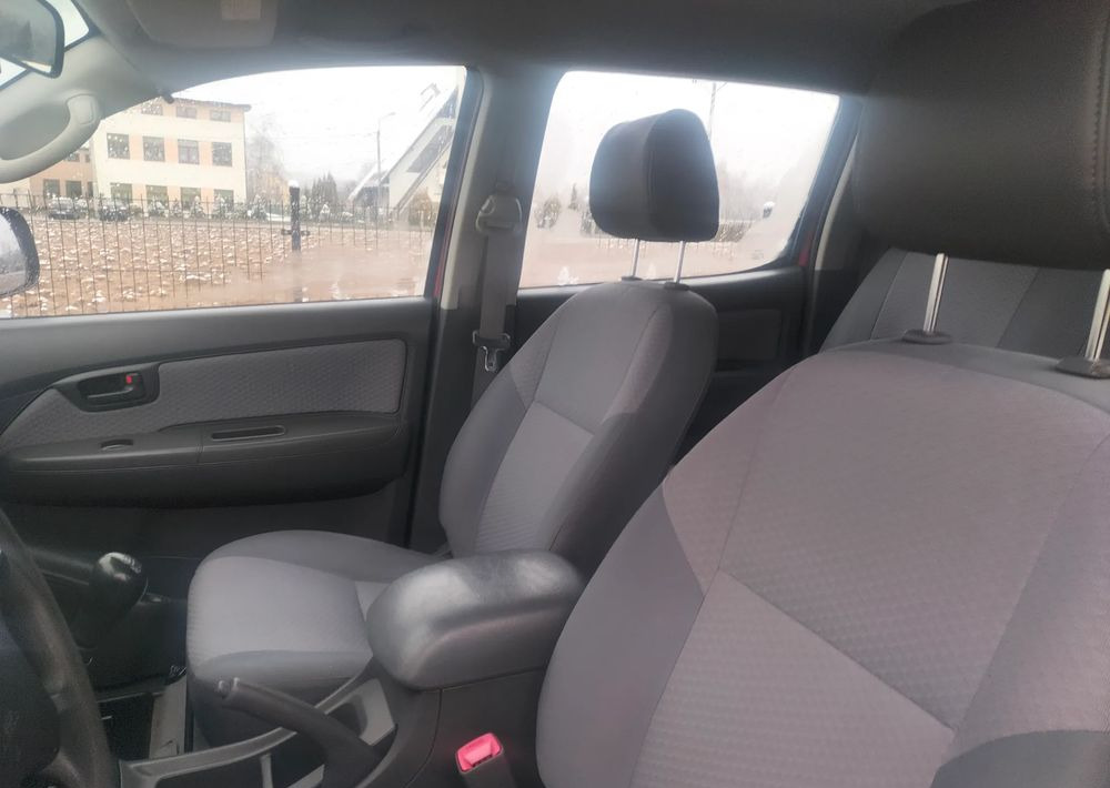 Toyota Hilux 2.5D 4x4, straż, strażacki, pożarniczy - Пикап: снимка 5 Toyota Hilux 2.5D 4x4, straż, strażacki, pożarniczy - Пикап: снимка 5