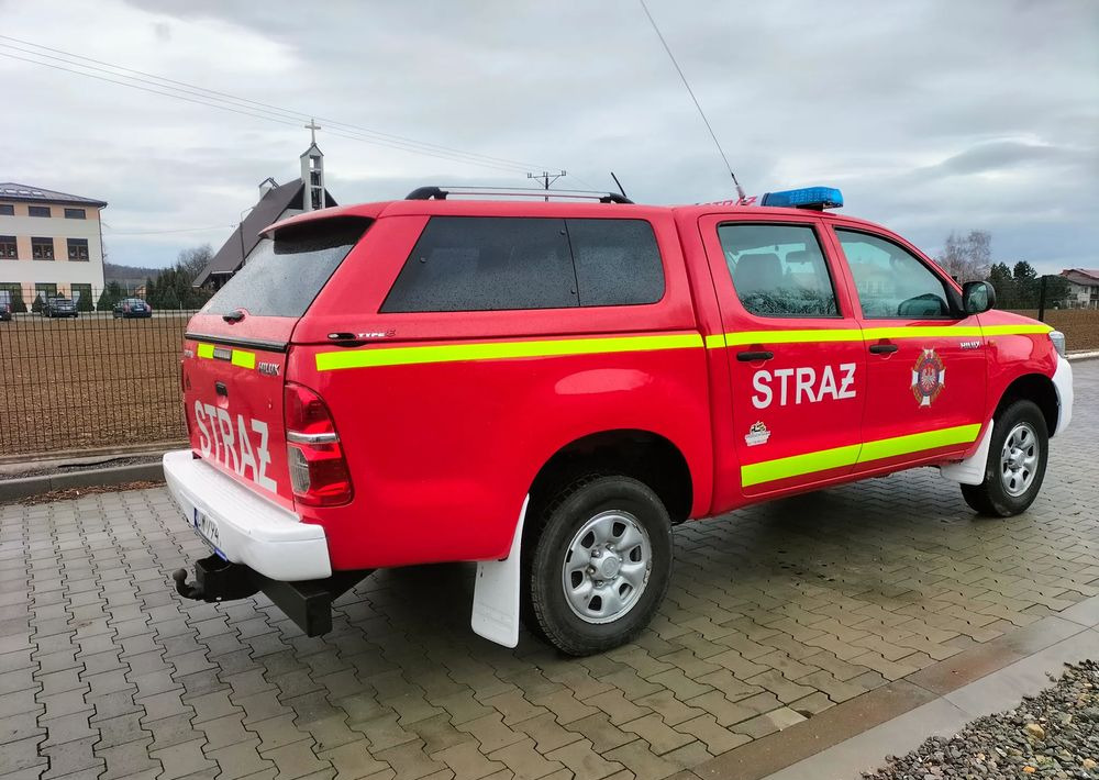 Toyota Hilux 2.5D 4x4, straż, strażacki, pożarniczy - Пикап: снимка 3 Toyota Hilux 2.5D 4x4, straż, strażacki, pożarniczy - Пикап: снимка 3