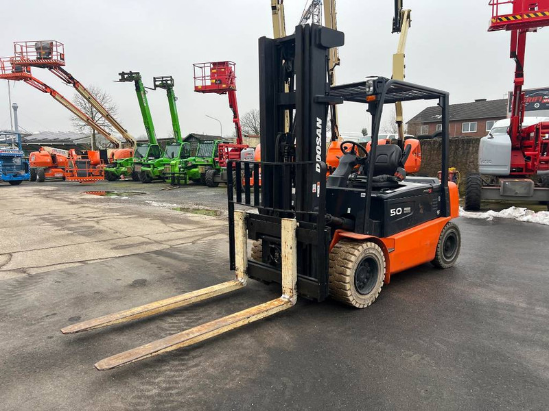 Doosan B50X5 5T 6m Triplex non-marking (1840) - Електрокар: снимка 3 Doosan B50X5 5T 6m Triplex non-marking (1840) - Електрокар: снимка 3