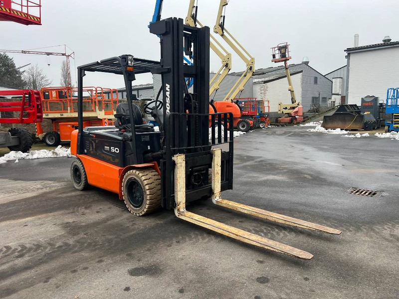 Doosan B50X5 5T 6m Triplex non-marking (1840) - Електрокар: снимка 5 Doosan B50X5 5T 6m Triplex non-marking (1840) - Електрокар: снимка 5
