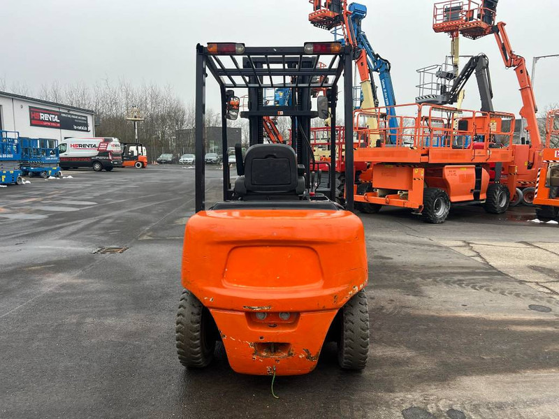 Електрокар Doosan B50X5 5T 6m Triplex non-marking (1840): снимка 8 Електрокар Doosan B50X5 5T 6m Triplex non-marking (1840): снимка 8