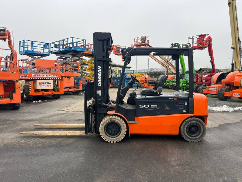 Doosan B50X5 5T 6m Triplex non-marking (1840) - Електрокар: снимка 2 Doosan B50X5 5T 6m Triplex non-marking (1840) - Електрокар: снимка 2