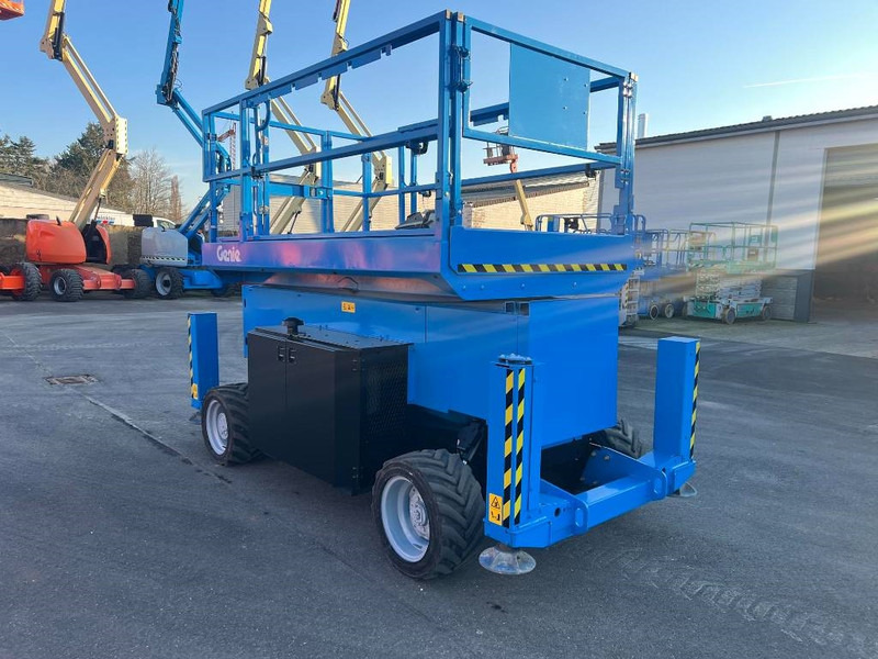 Genie GS4069 RT diesel 4x4 14m (1834) - Ножична работна платформа: снимка 5 Genie GS4069 RT diesel 4x4 14m (1834) - Ножична работна платформа: снимка 5