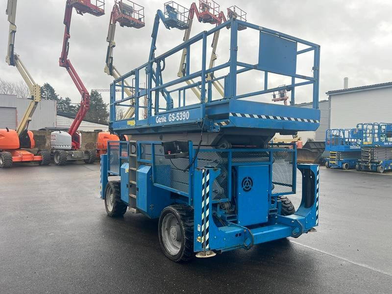 Genie GS5390 RT diesel 4x4 18m (1711) - Ножична работна платформа: снимка 5 Genie GS5390 RT diesel 4x4 18m (1711) - Ножична работна платформа: снимка 5