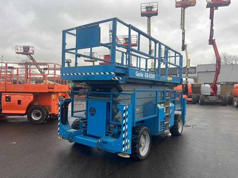 Genie GS5390 RT diesel 4x4 18m (1711) - Ножична работна платформа: снимка 3 Genie GS5390 RT diesel 4x4 18m (1711) - Ножична работна платформа: снимка 3