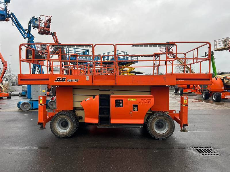 JLG 4394 RT diesel 4x4 15m (1747) - Ножична работна платформа: снимка 2 JLG 4394 RT diesel 4x4 15m (1747) - Ножична работна платформа: снимка 2