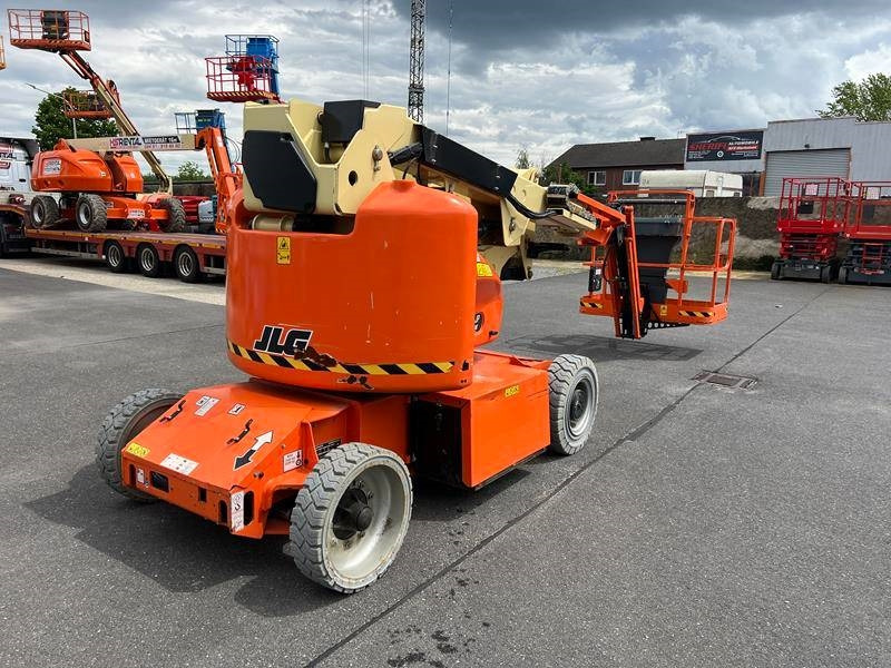 JLG E400AJPN elektro 14m (1779) - Артикулираща платформа: снимка 3 JLG E400AJPN elektro 14m (1779) - Артикулираща платформа: снимка 3