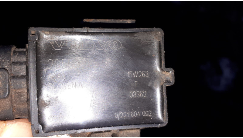 Bosch колпак свечи 15W263 катушка зажигания 08T199 - Двигател и части: снимка 5 Bosch колпак свечи 15W263 катушка зажигания 08T199 - Двигател и части: снимка 5