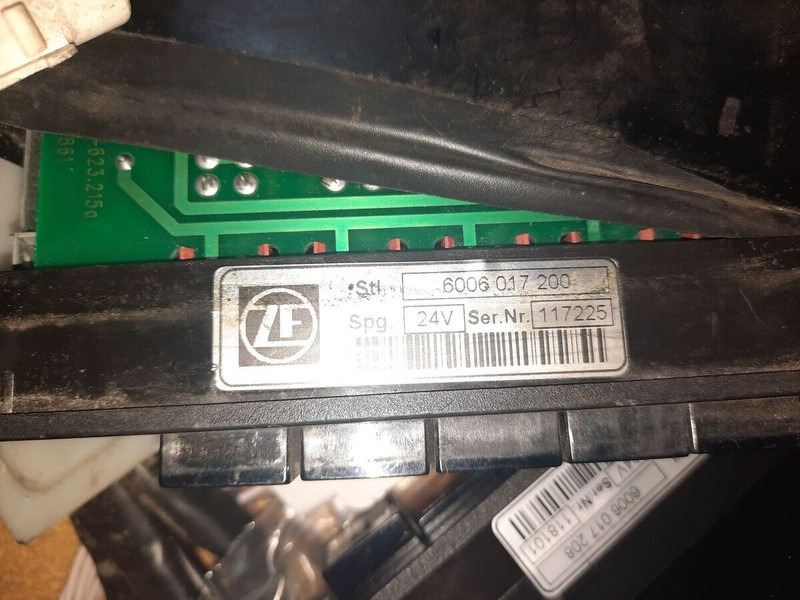 Блок за управление Scania Селектор переключения передач .: снимка 13 Блок за управление Scania Селектор переключения передач .: снимка 13