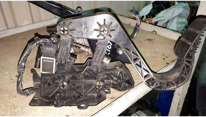 Scania педаль газа - Двигател и части: снимка 1 Scania педаль газа - Двигател и части: снимка 1