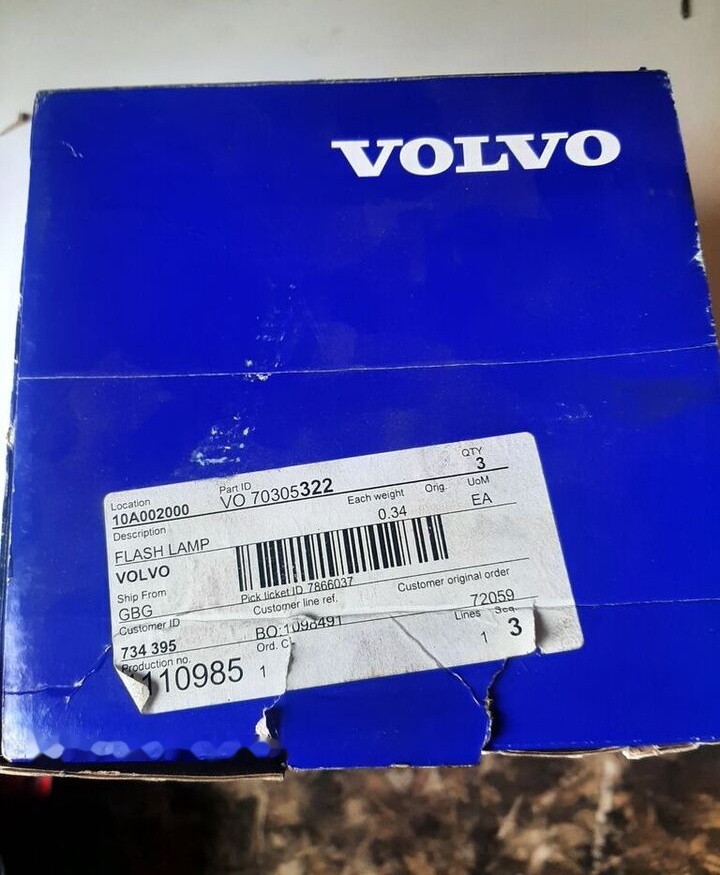 Volvo 1110985 vo 70305322 Volvo 70305322 - Сигнал за завой за Автобус: снимка 1 Volvo 1110985 vo 70305322 Volvo 70305322 - Сигнал за завой за Автобус: снимка 1