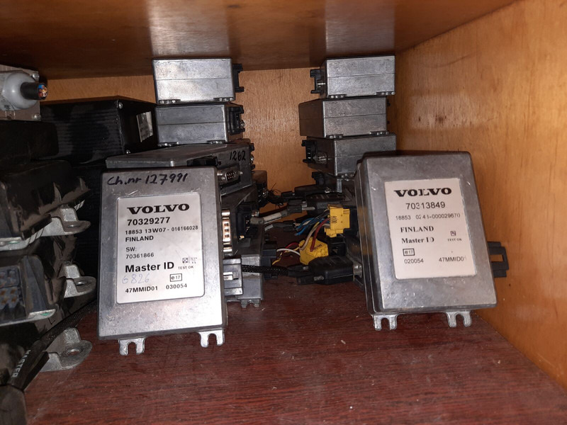 Volvo 70329277 / 70395975-P01 / 70361720-P01 / 70322237-P02 - Блок за управление: снимка 1 Volvo 70329277 / 70395975-P01 / 70361720-P01 / 70322237-P02 - Блок за управление: снимка 1