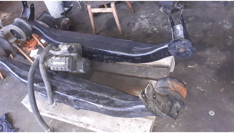 Volvo кронштейн заднего моста мерседес - Ресорно окачване: снимка 1 Volvo кронштейн заднего моста мерседес - Ресорно окачване: снимка 1