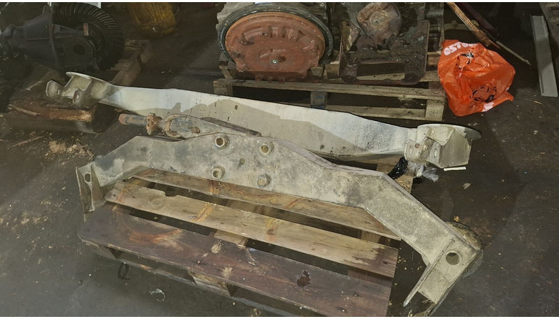 Volvo кронштейн заднего моста мерседес - Ресорно окачване: снимка 4 Volvo кронштейн заднего моста мерседес - Ресорно окачване: снимка 4