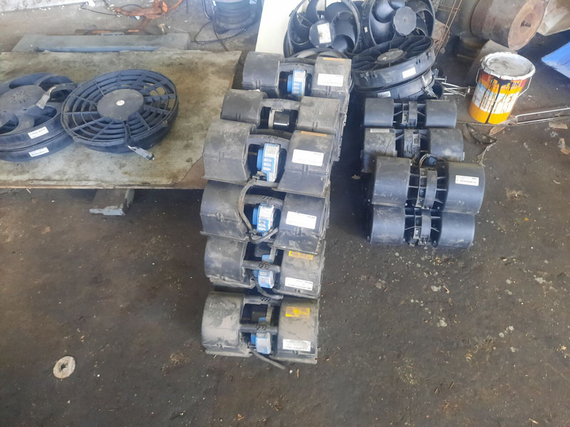 Volvo масляный мотор вентилятора SAUER DANFOSS C19.2L00888\174 - Вентилатор: снимка 5 Volvo масляный мотор вентилятора SAUER DANFOSS C19.2L00888\174 - Вентилатор: снимка 5