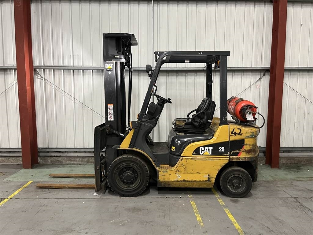 CAT GP25NT - Газокар: снимка 1 CAT GP25NT - Газокар: снимка 1