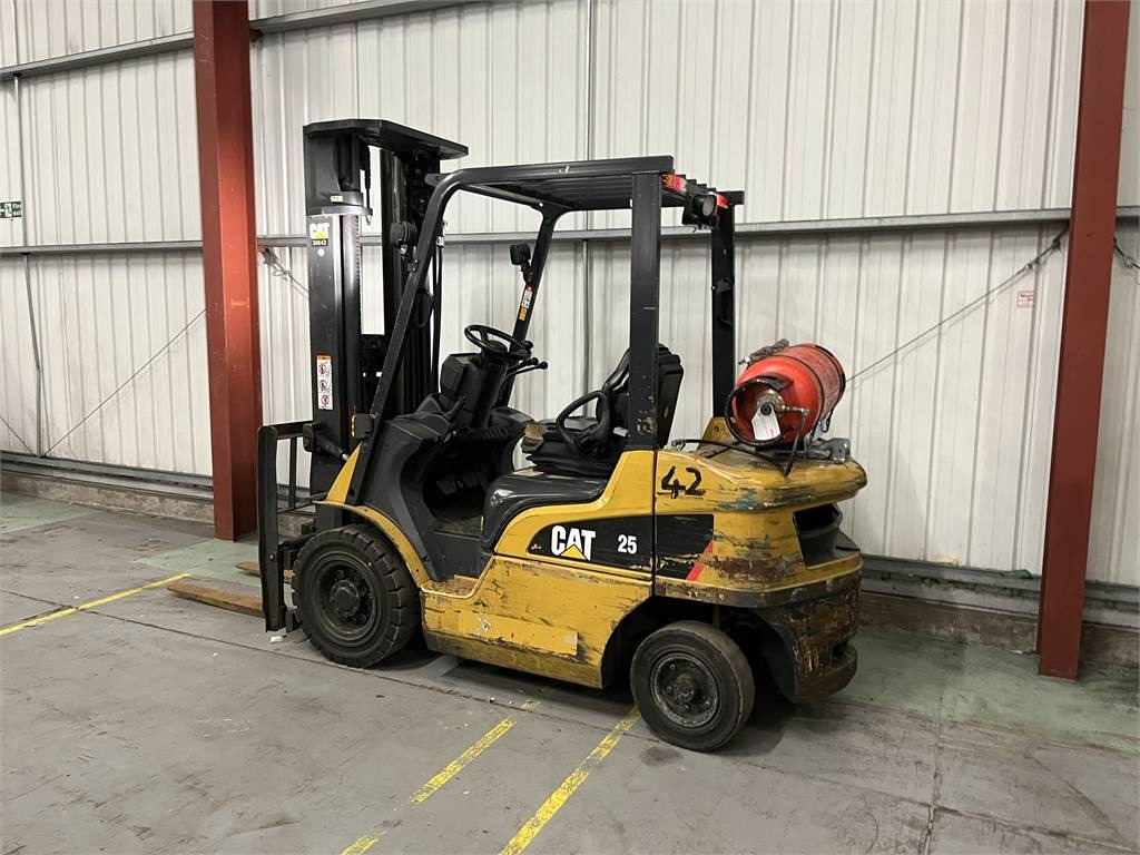 CAT GP25NT - Газокар: снимка 3 CAT GP25NT - Газокар: снимка 3