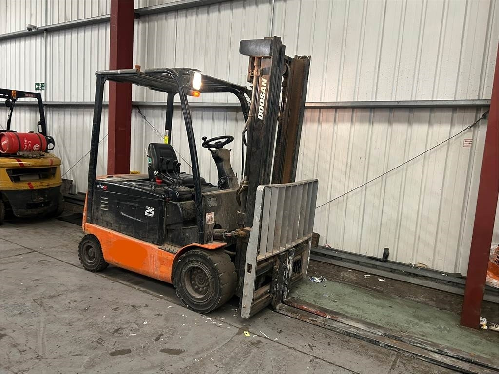 Doosan B25X-5 - Електрокар: снимка 4 Doosan B25X-5 - Електрокар: снимка 4