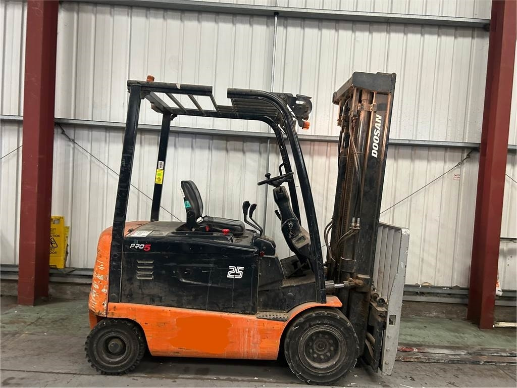 Doosan B25X-5 - Електрокар: снимка 5 Doosan B25X-5 - Електрокар: снимка 5