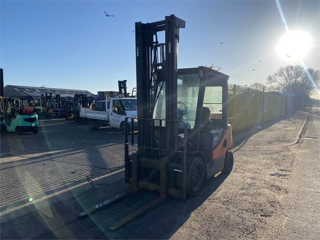 Doosan D30S-5 - Дизелов мотокар: снимка 2 Doosan D30S-5 - Дизелов мотокар: снимка 2