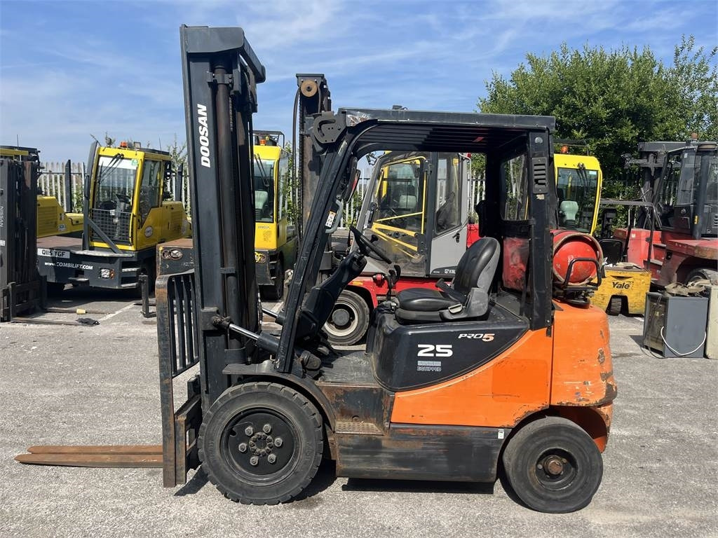 Doosan G25E-5 - Газокар: снимка 1 Doosan G25E-5 - Газокар: снимка 1