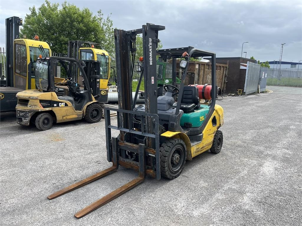Komatsu FG25HT-16R - Газокар: снимка 2 Komatsu FG25HT-16R - Газокар: снимка 2