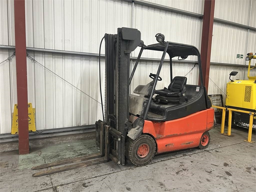 Linde E30-02 - Електрокар: снимка 2 Linde E30-02 - Електрокар: снимка 2